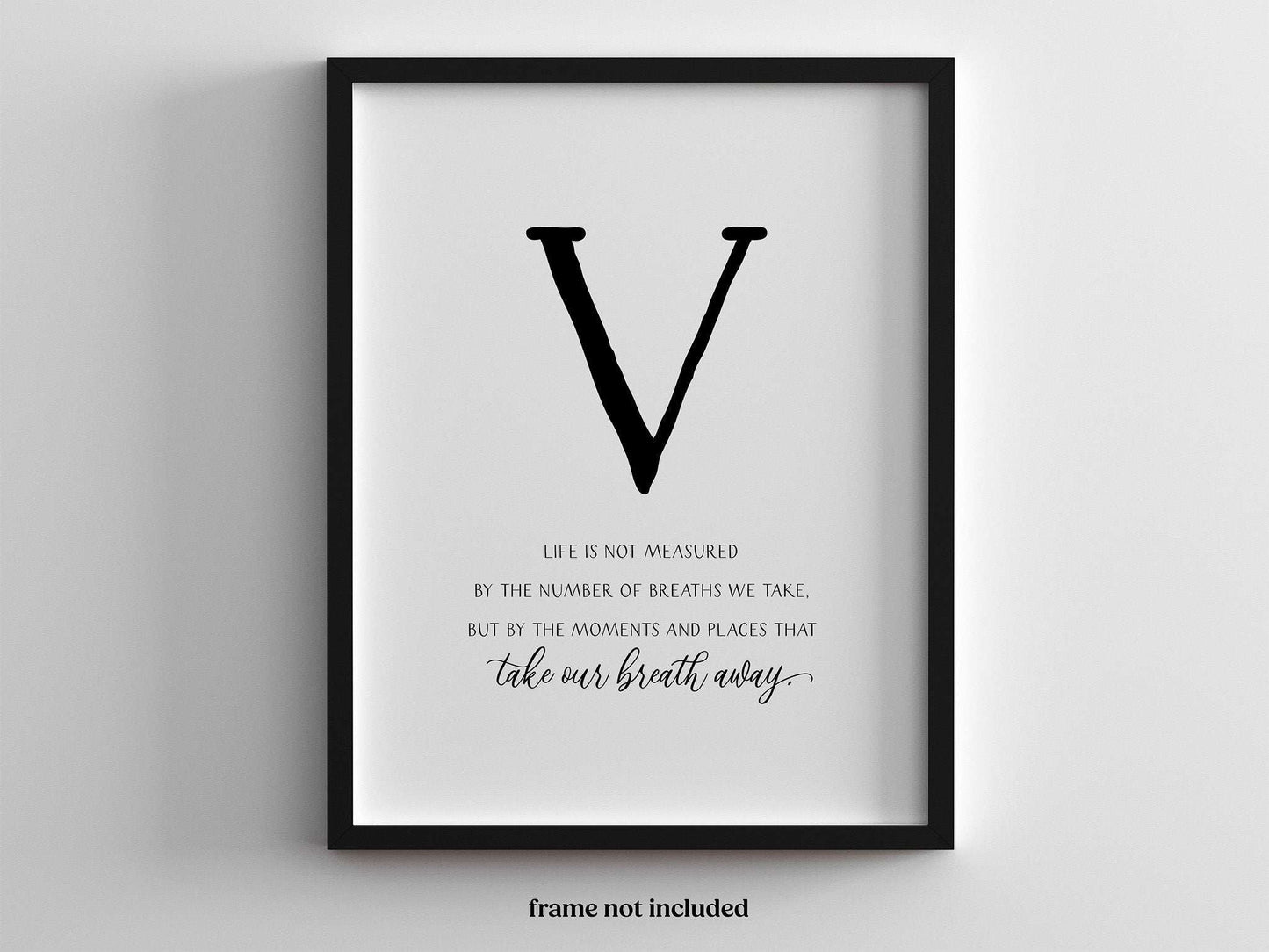 Motivational Wall Decor featuring a 6-piece Travel Quote Wall Art set. Close-up image showcasing the letter ‘V’ with an inspiring travel quote.